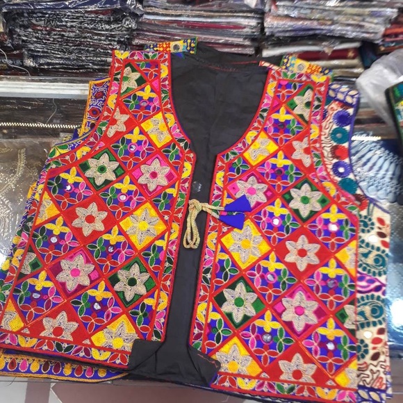 Vests - Picture 7 of 8